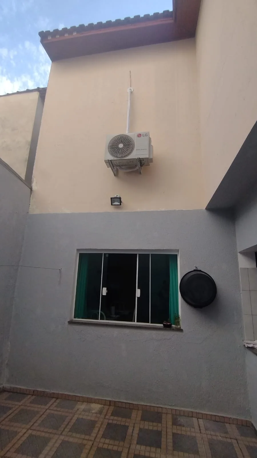 Ar-condicionado instalado em sala comercial