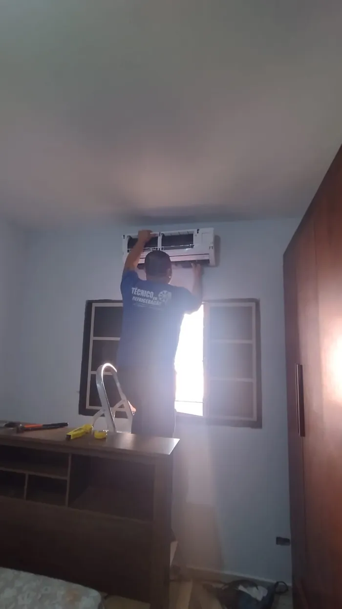 Ar-condicionado split instalado em quarto principal